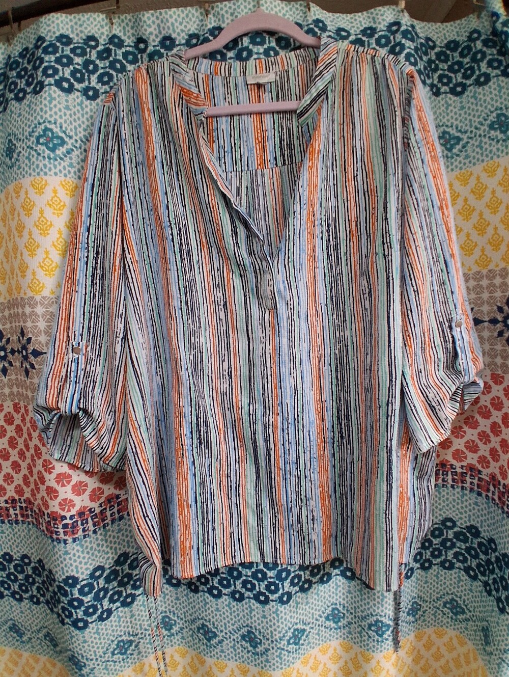 Avenue Striped V-Neck Top in Multi-Color Size 22/24